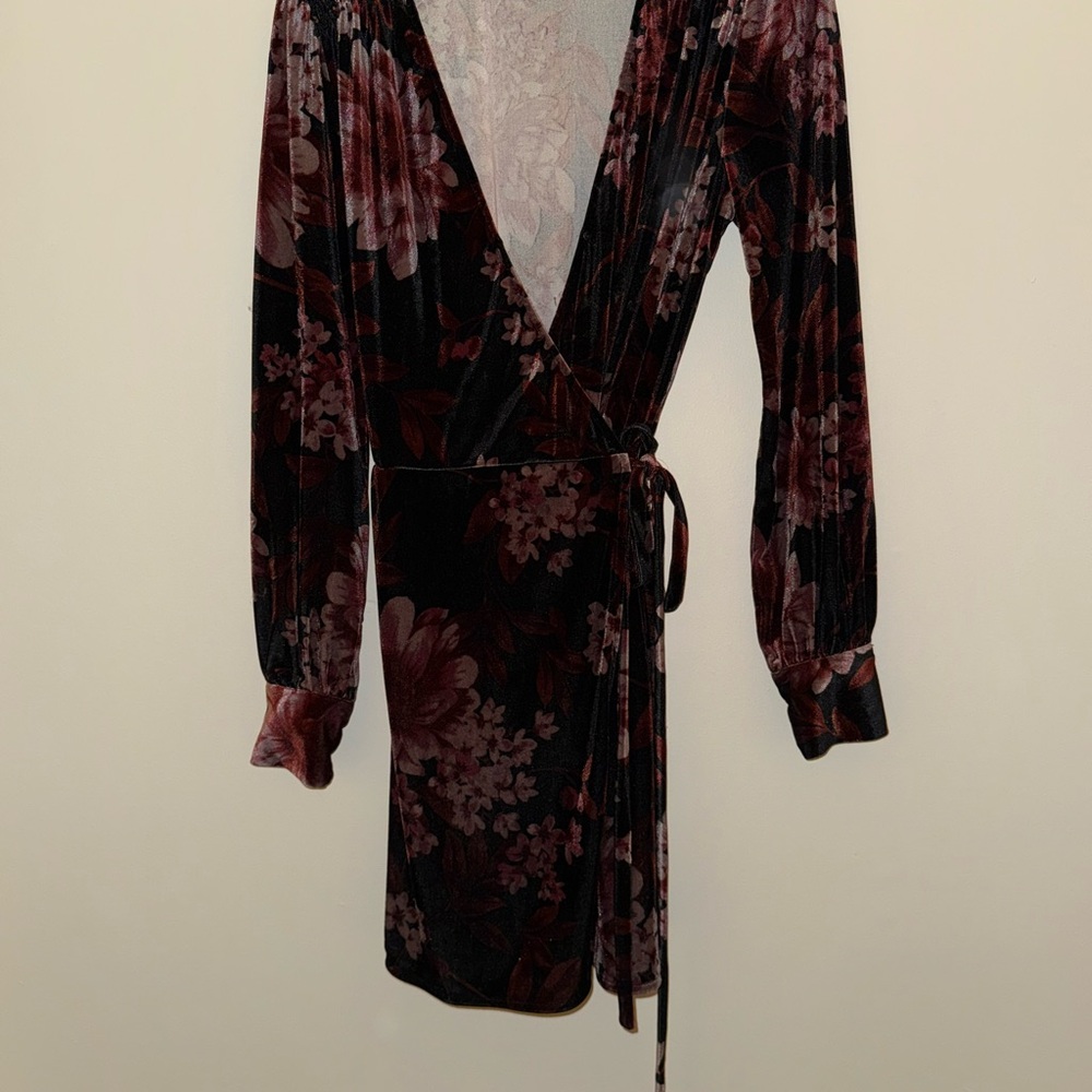 Leyden Floral Long Sleeve Wrap Dress - Picture 4 of 5